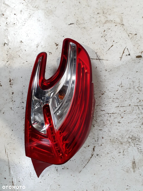 Peugeot 208 lampa tylna lewa