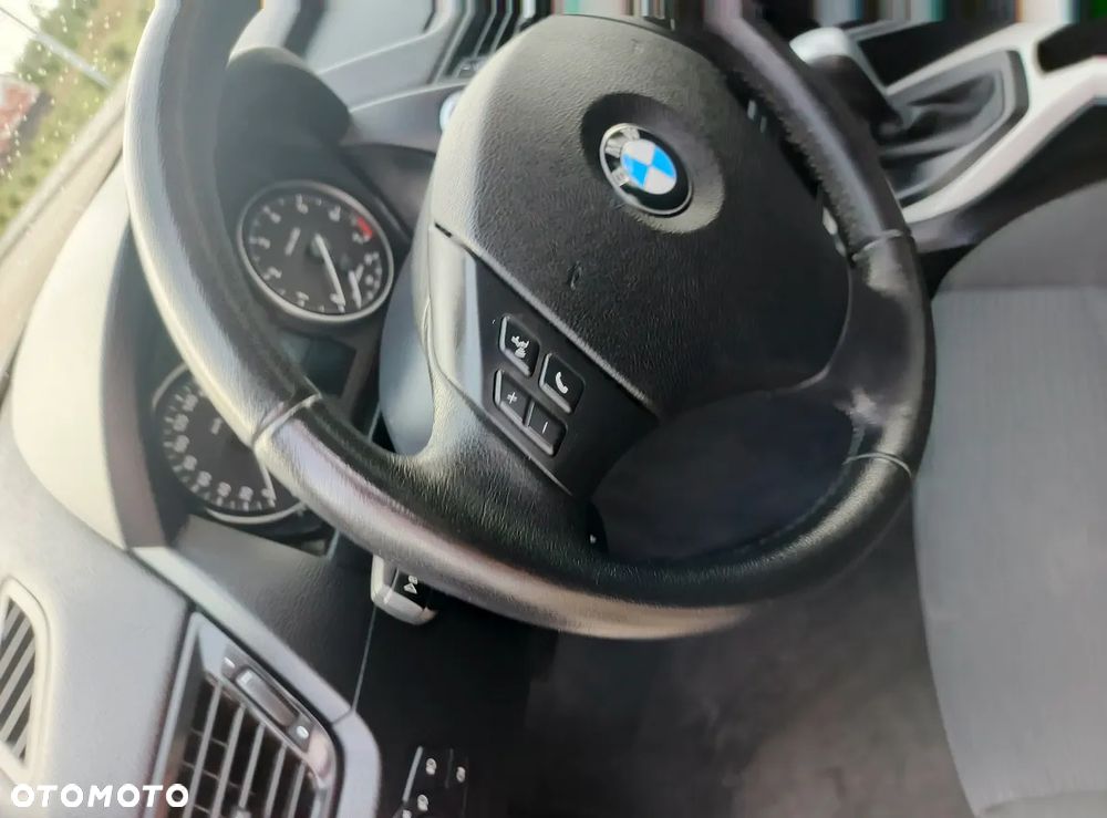 BMW X1 sDrive18i Sport Line - 24