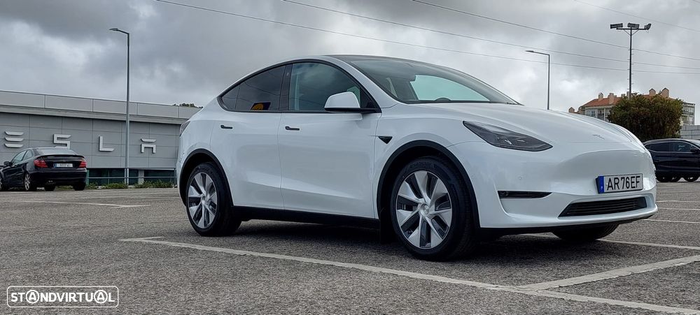 Tesla Model Y Long Range Dual Motor AWD - 8