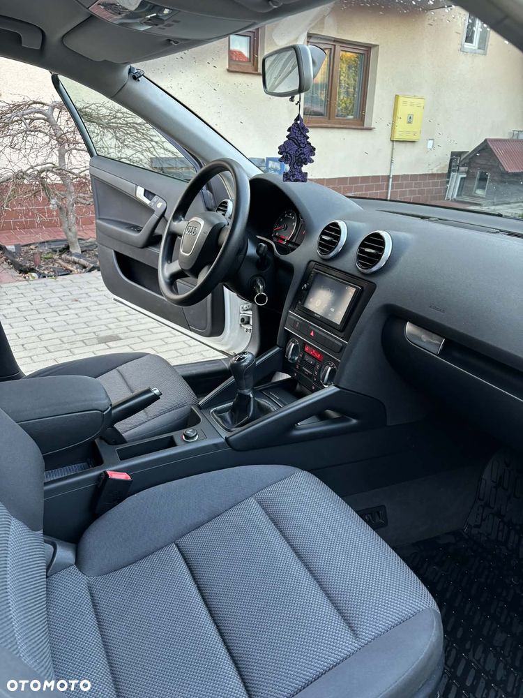 Audi A3 Sportback 1.6 Ambiente - 13