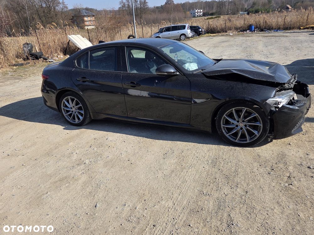 Alfa Romeo Giulia 2.2 AT8 - 5