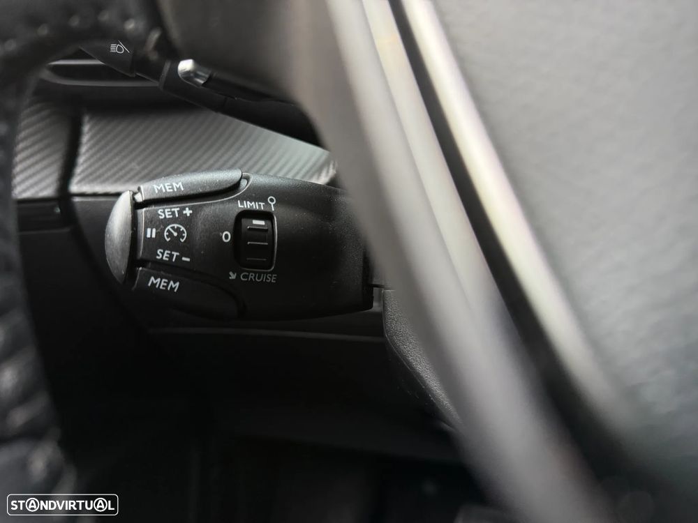Peugeot 2008 1.2 PureTech Allure EAT8 - 7