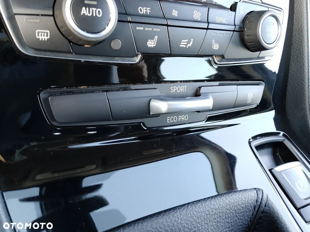 BMW Seria 2 218d Sport Line - 32