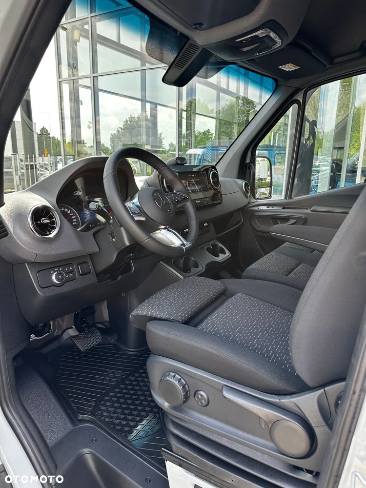 Mercedes-Benz Sprinter - 16