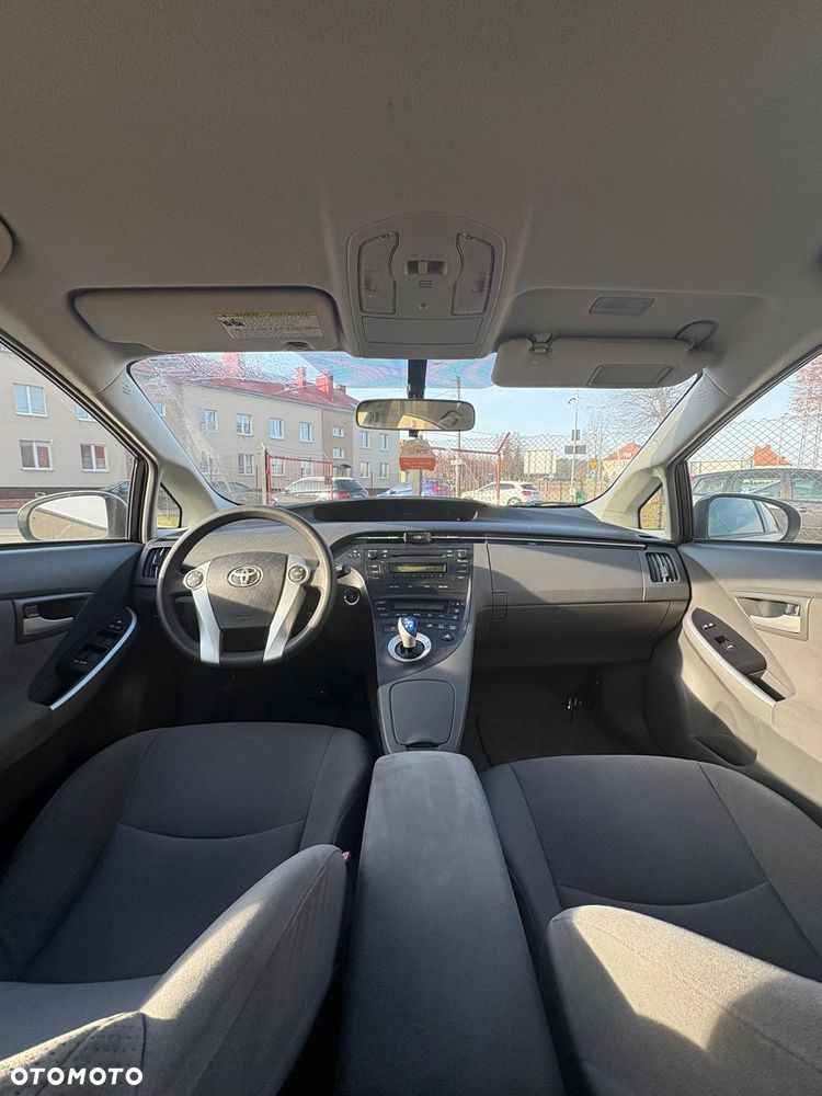Toyota Prius (Hybrid) - 2