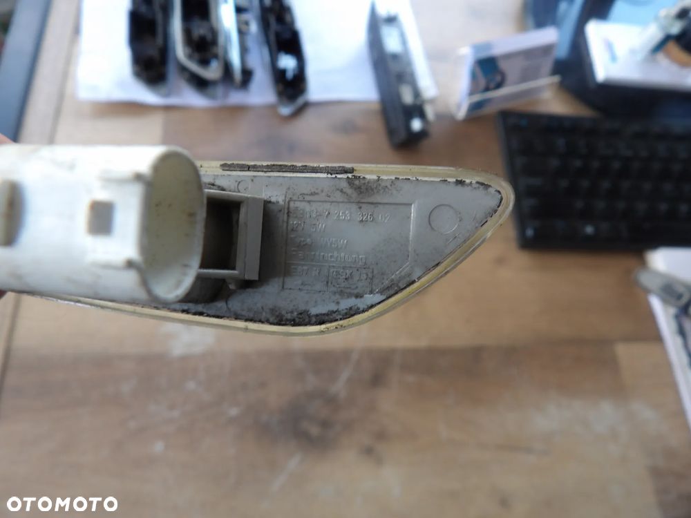 BMW - E60*,E80*,E90* - KIERUNKOWSKAZ - CENA ZA 1 SZT - 7253326  6932997  7253325 - 8