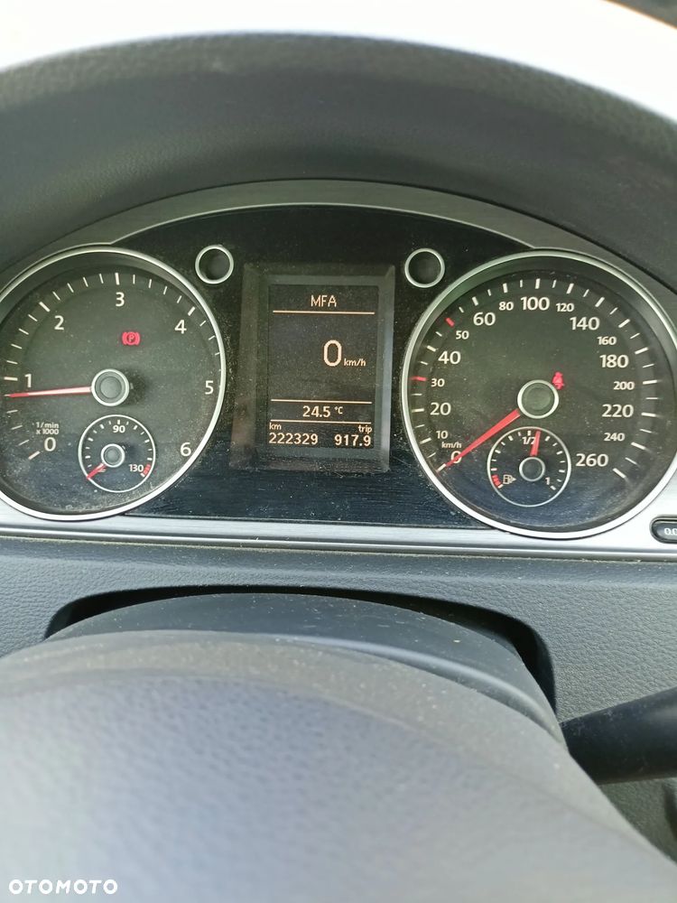 Volkswagen Passat - 16