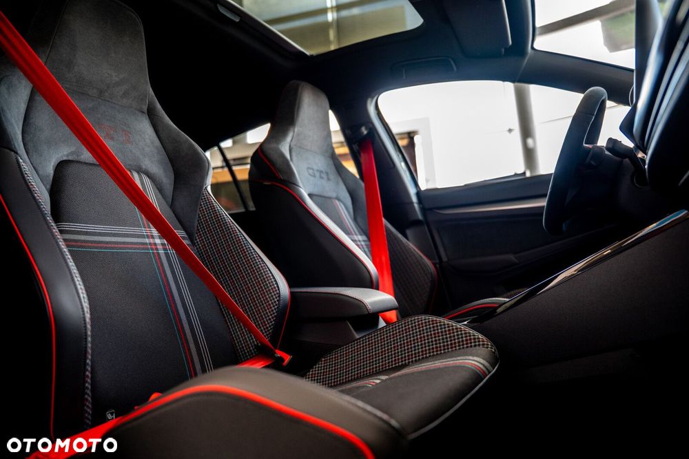 Volkswagen Golf 2.0 TSI GTI Edition 50 DSG - 27