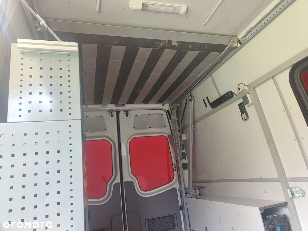 Volkswagen Crafter - 12