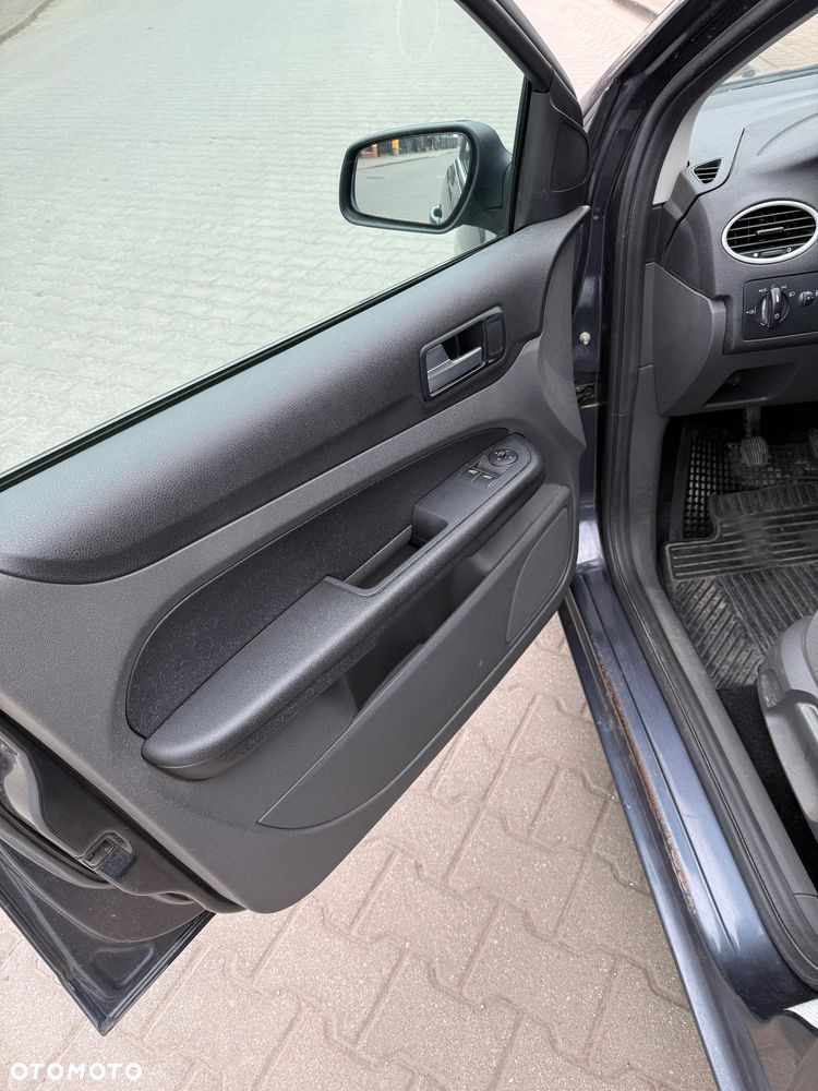 Ford Focus ver-1-8-tdci-ambiente - 7