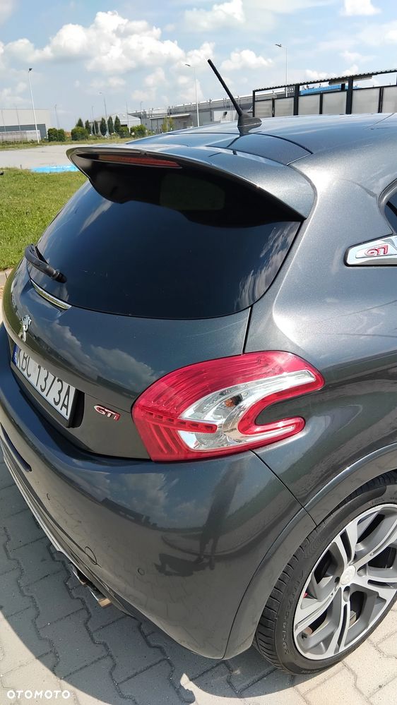 Peugeot 208 2013 photo 3