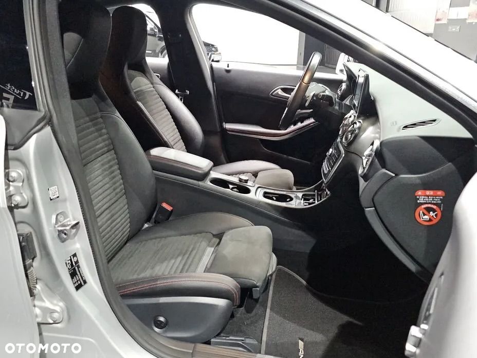 Mercedes-Benz CLA 220 4Matic 7G-DCT AMG Line - 13