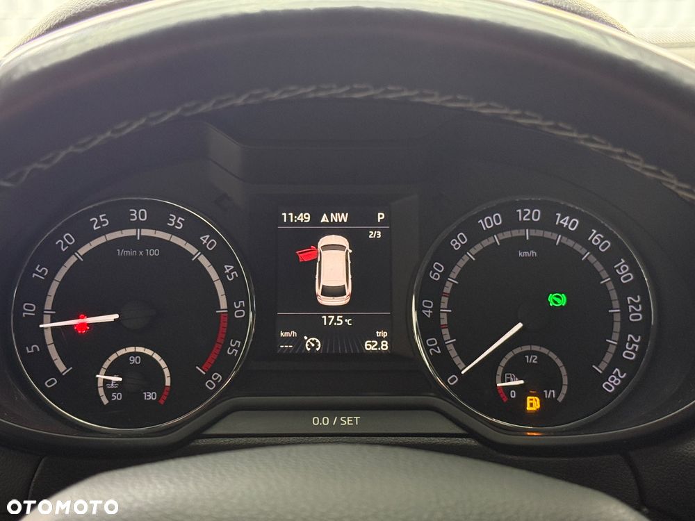 Skoda Octavia 2.0 TDI DSG RS - 22