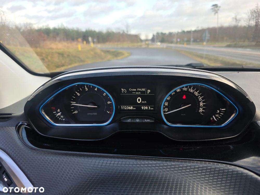 Peugeot 2008 1.2 Pure Tech Allure S&S EAT6 - 23