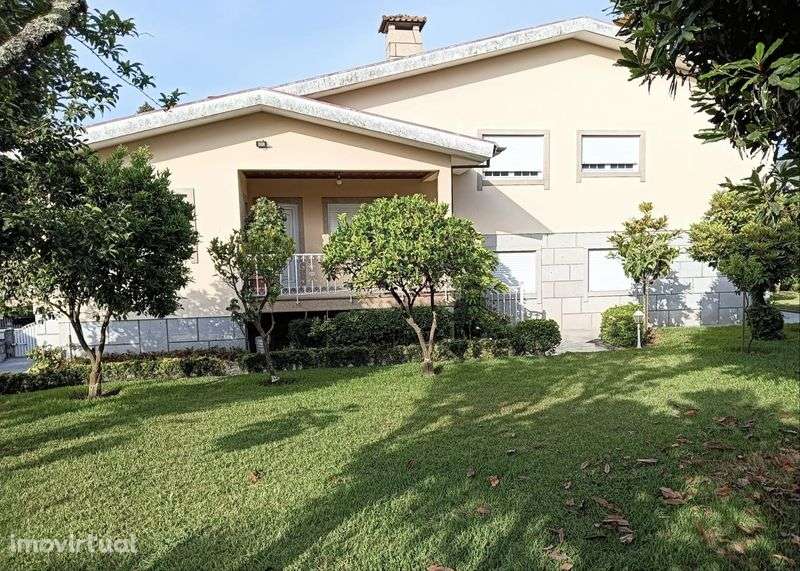 Casarão em Mirão - Grande imagem: 2/8