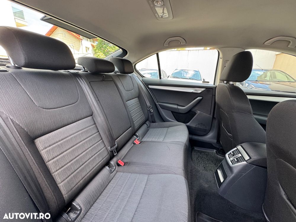 Skoda Octavia 1.6 TDI DPF DSG Ambition - 20