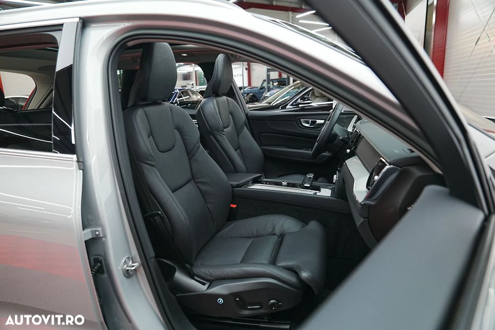 Volvo XC 60 T6 AWD Ultra Dark - 12