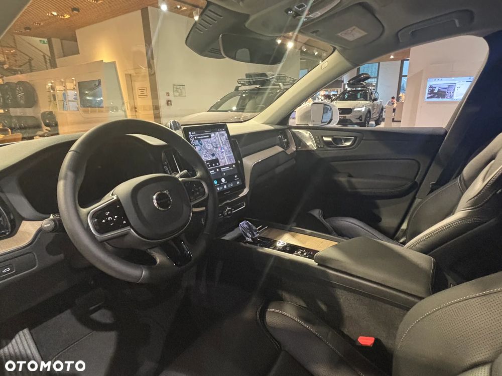 Volvo XC 60 B5 B AWD Plus Bright - 11