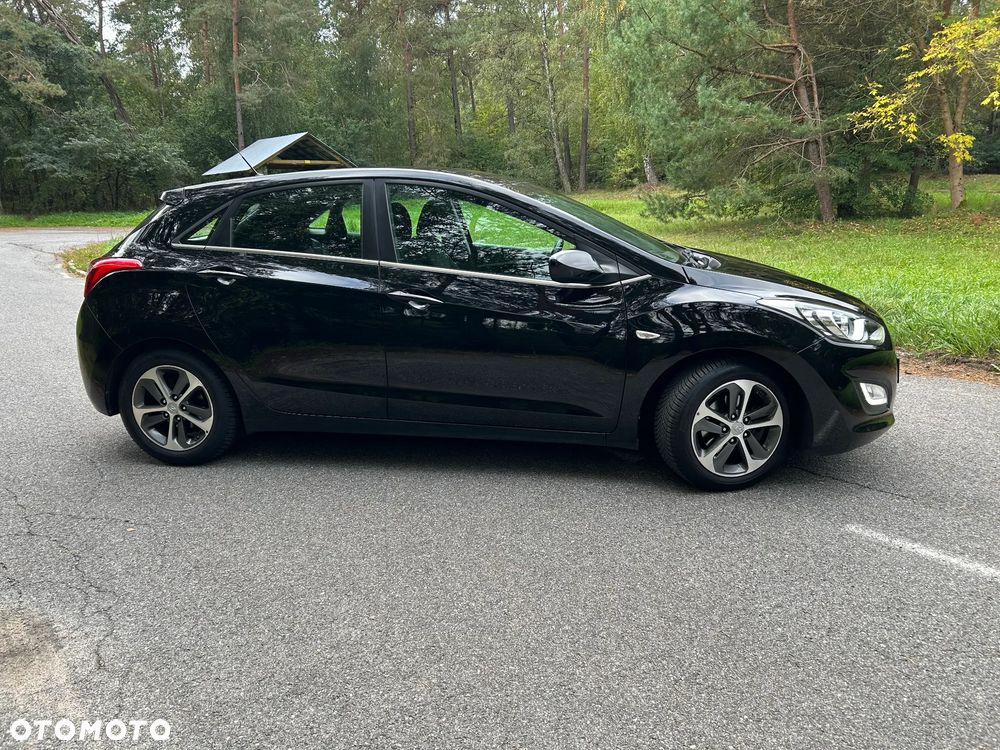 Hyundai i30 blue 1.4 Trend - 17