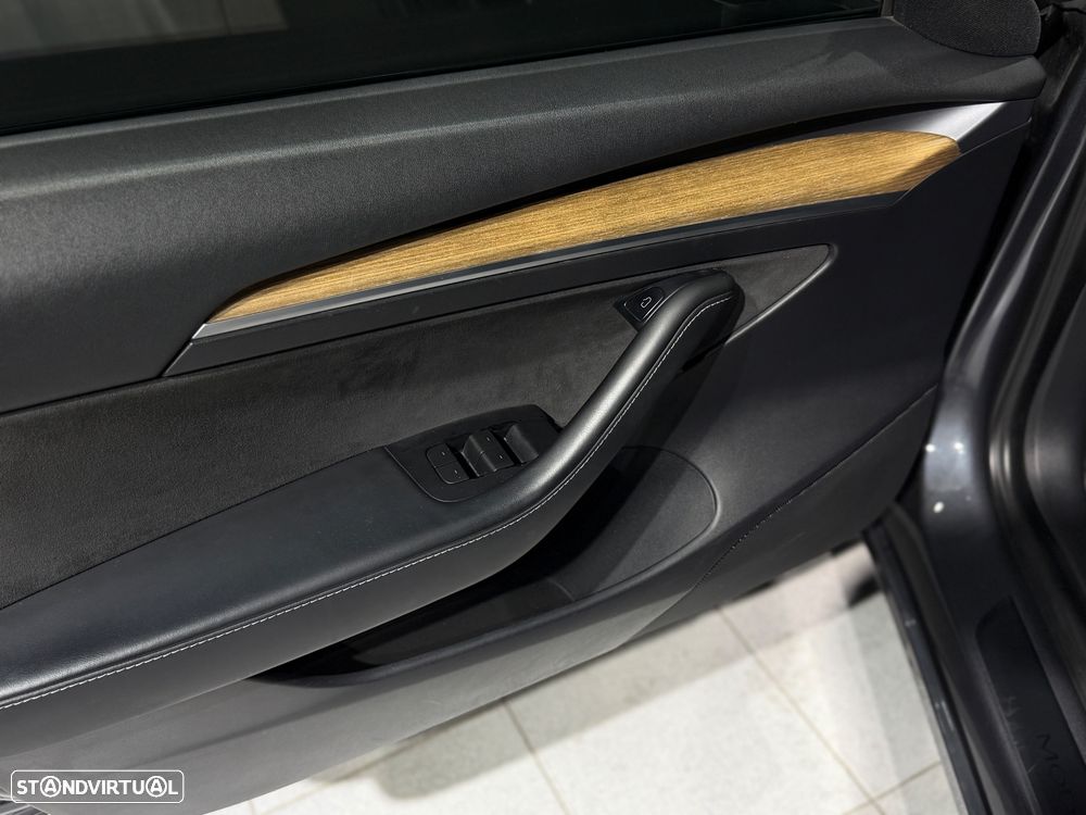 Tesla Model 3 Long-Range Dual Motor AWD - 27