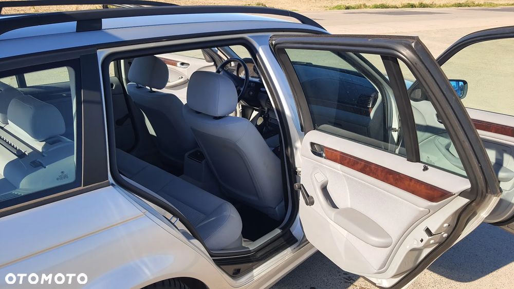 BMW Seria 3 318i - 16