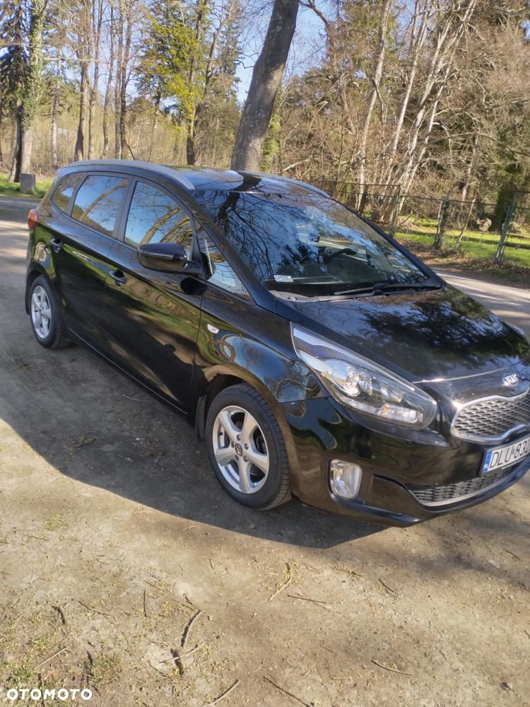 Kia Carens - 23