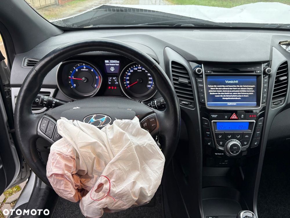 Hyundai i30 blue 1.6 CRDi Passion - 15