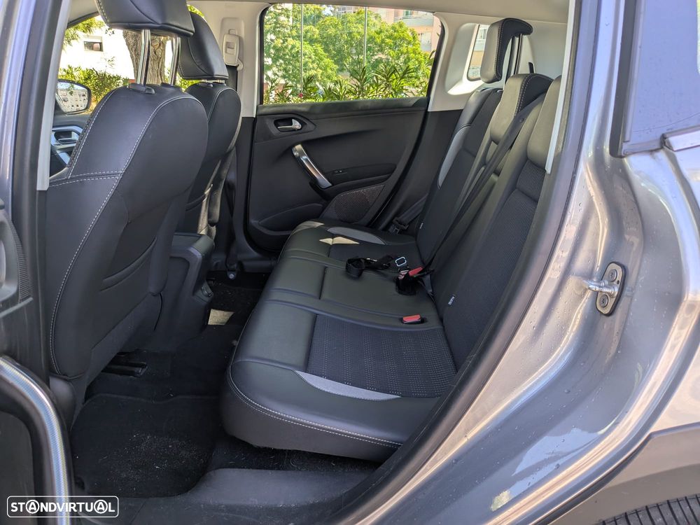 Peugeot 2008 1.2 PureTech Allure EAT6 - 18