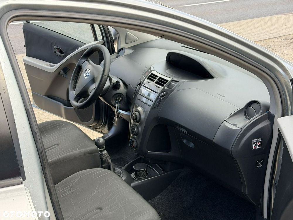Toyota Yaris - 18