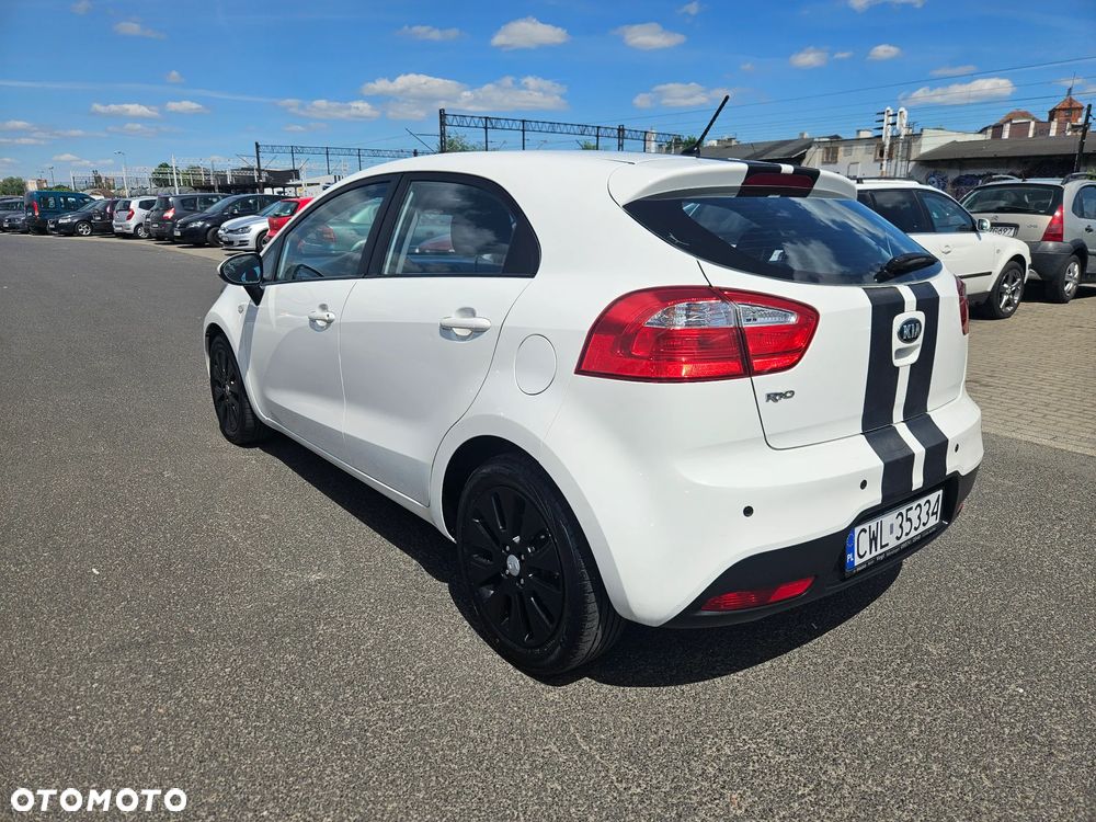 Kia Rio 1.2 Dream Team Edition - 4