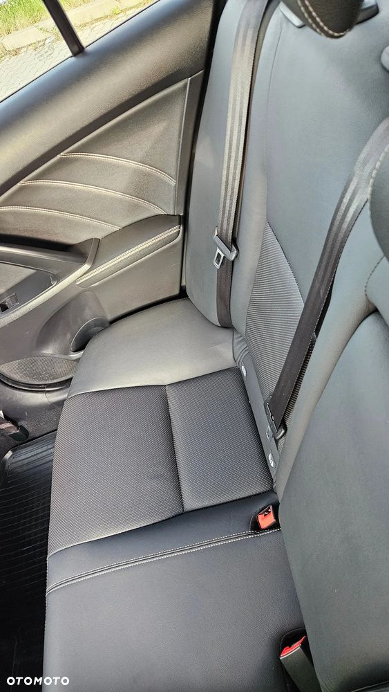 Toyota Avensis 1.8 Premium MS - 17