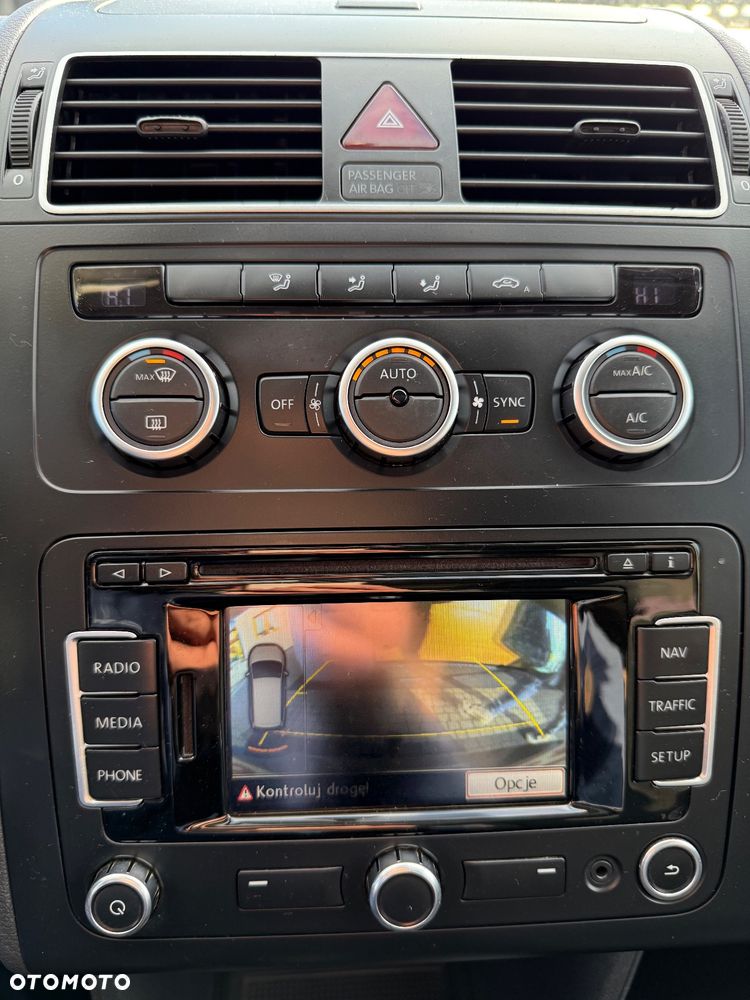 Volkswagen Touran 1.6 TDI DPF BlueMotion Technology Highline - 24