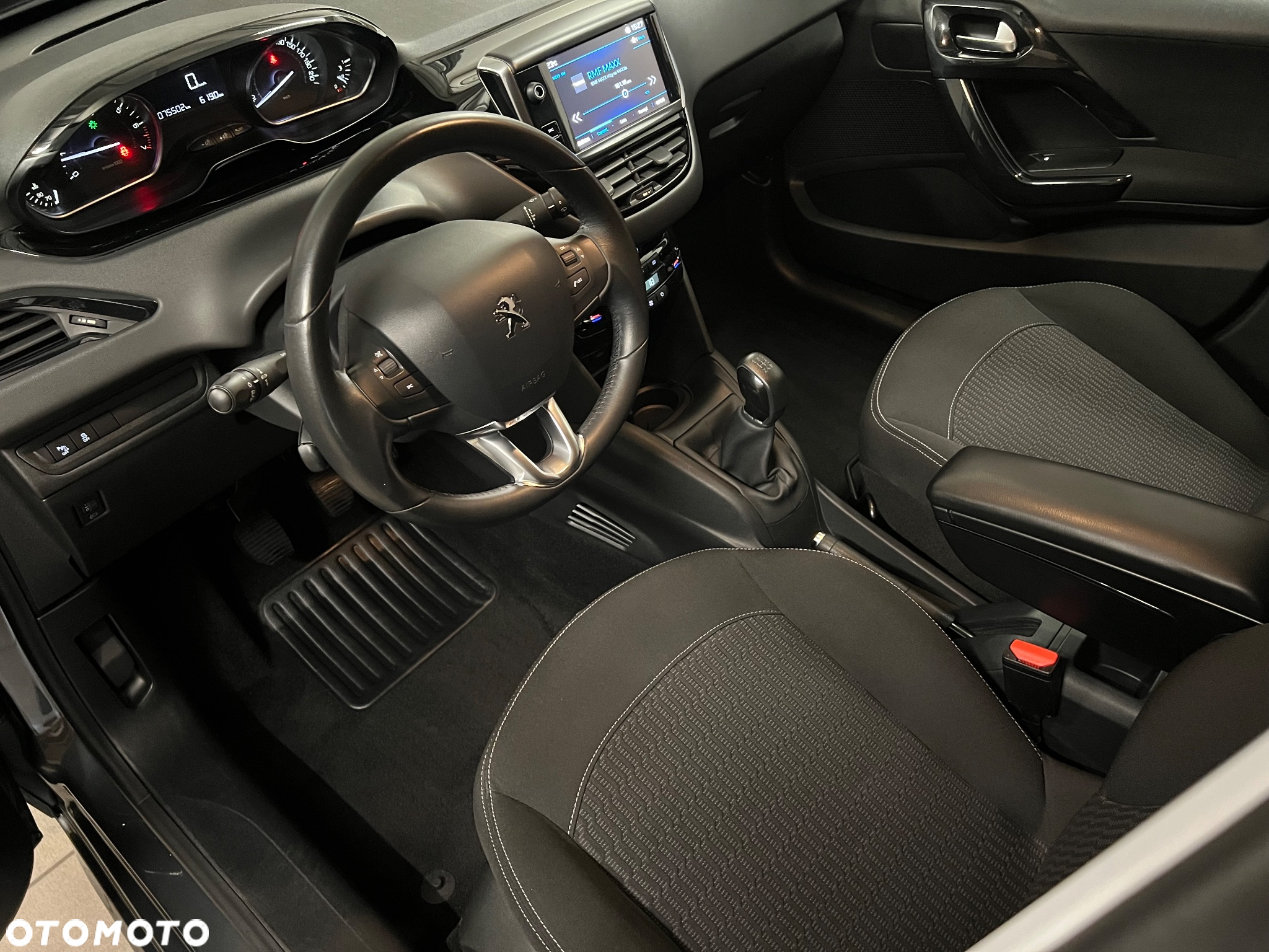 Peugeot 208 - 25