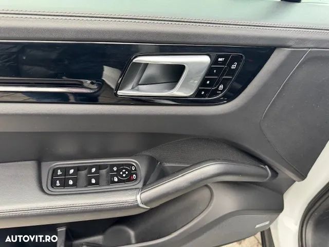 Porsche Cayenne Coupe S - 26