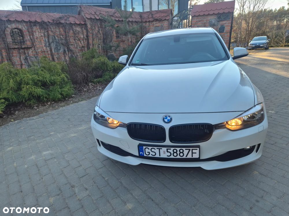 BMW Seria 3 318d DPF Edition Lifestyle - 11