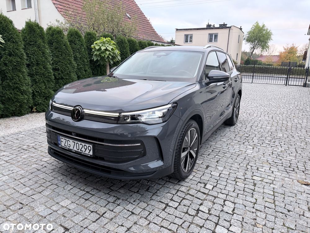 Volkswagen Tiguan - 1