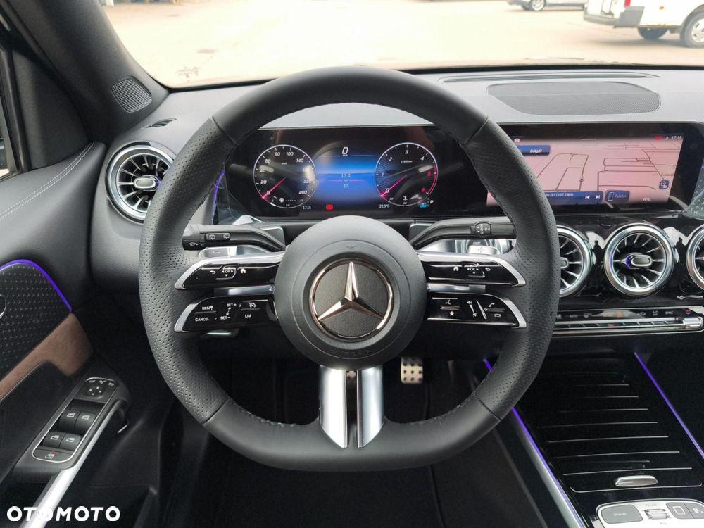 Mercedes-Benz GLB - 14