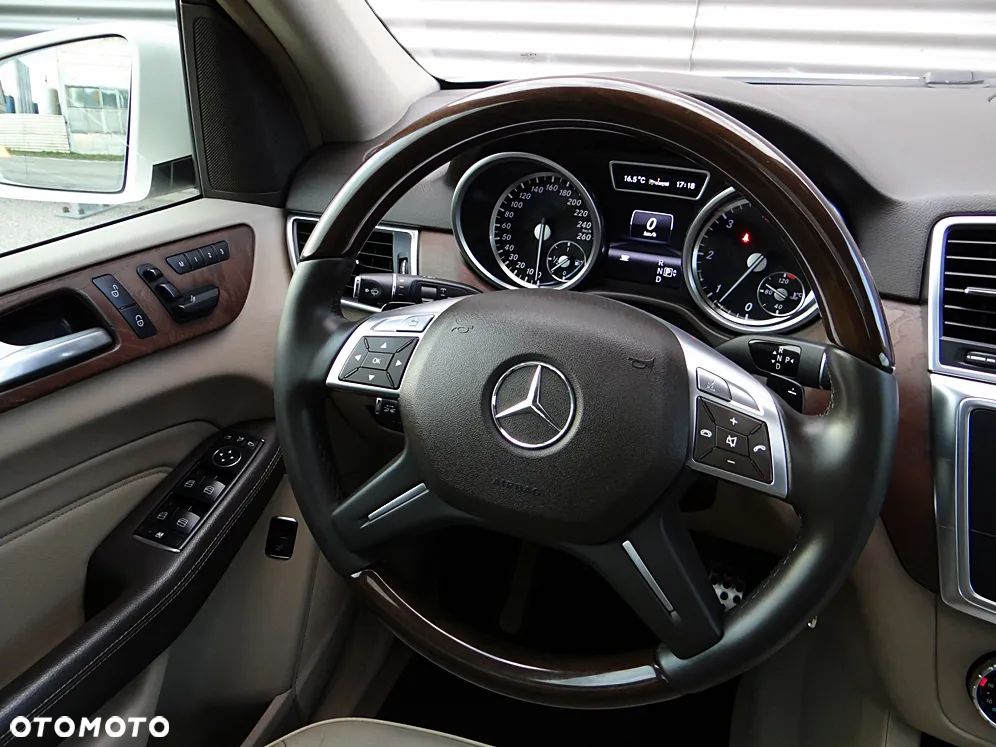 Mercedes-Benz ML 350 BlueTEC 4MATIC 7G-TRONIC - 27