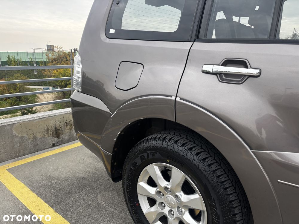 Mitsubishi Pajero - 28