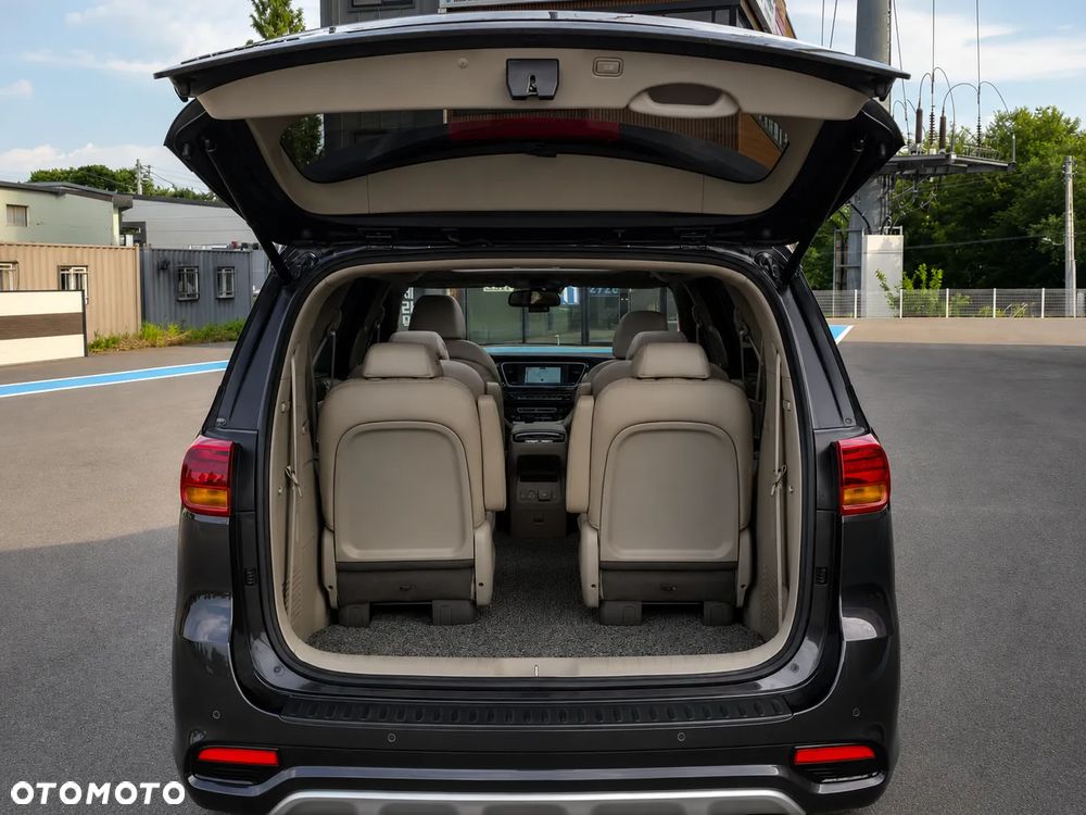 Kia Carnival - 5
