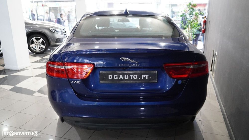Jaguar XE - 32