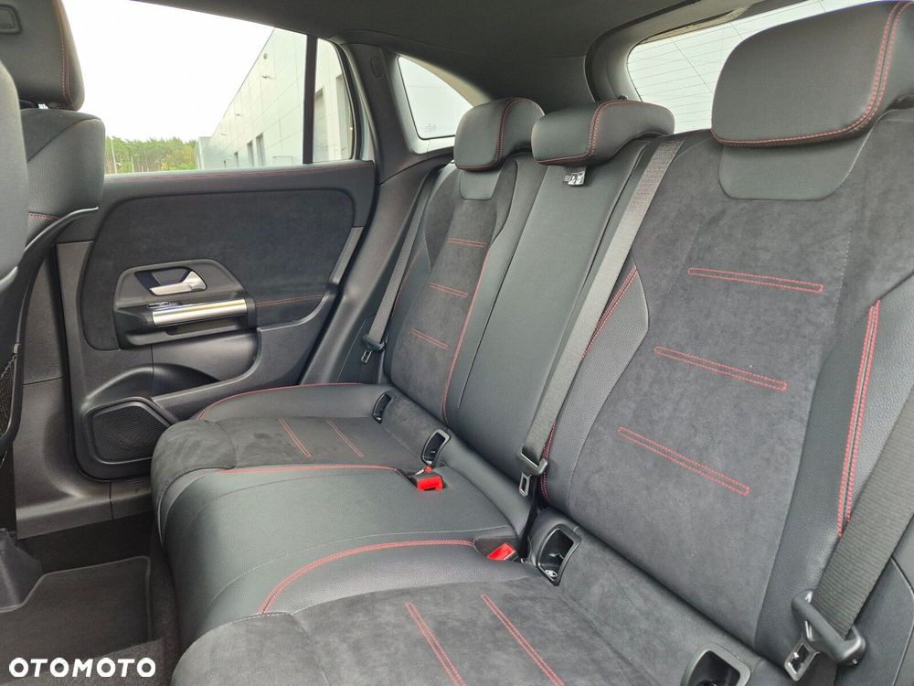 Mercedes-Benz GLA - 36