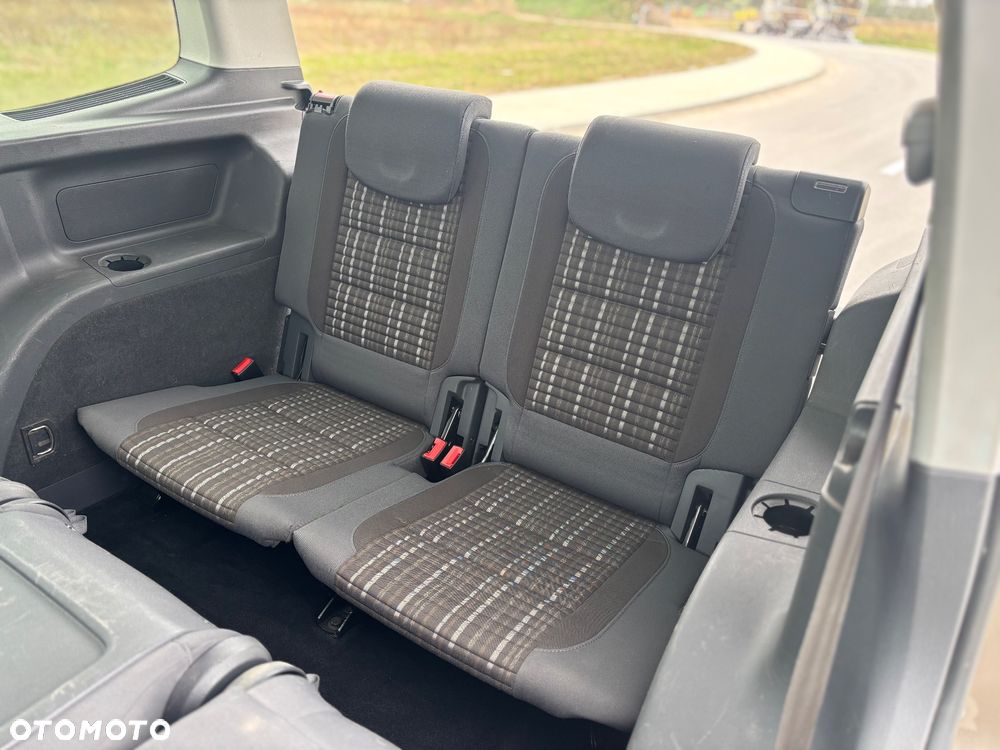 Volkswagen Touran 1.4 TSI Cross - 12