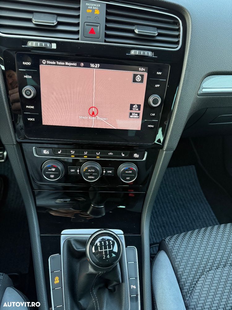 Volkswagen Golf - 29