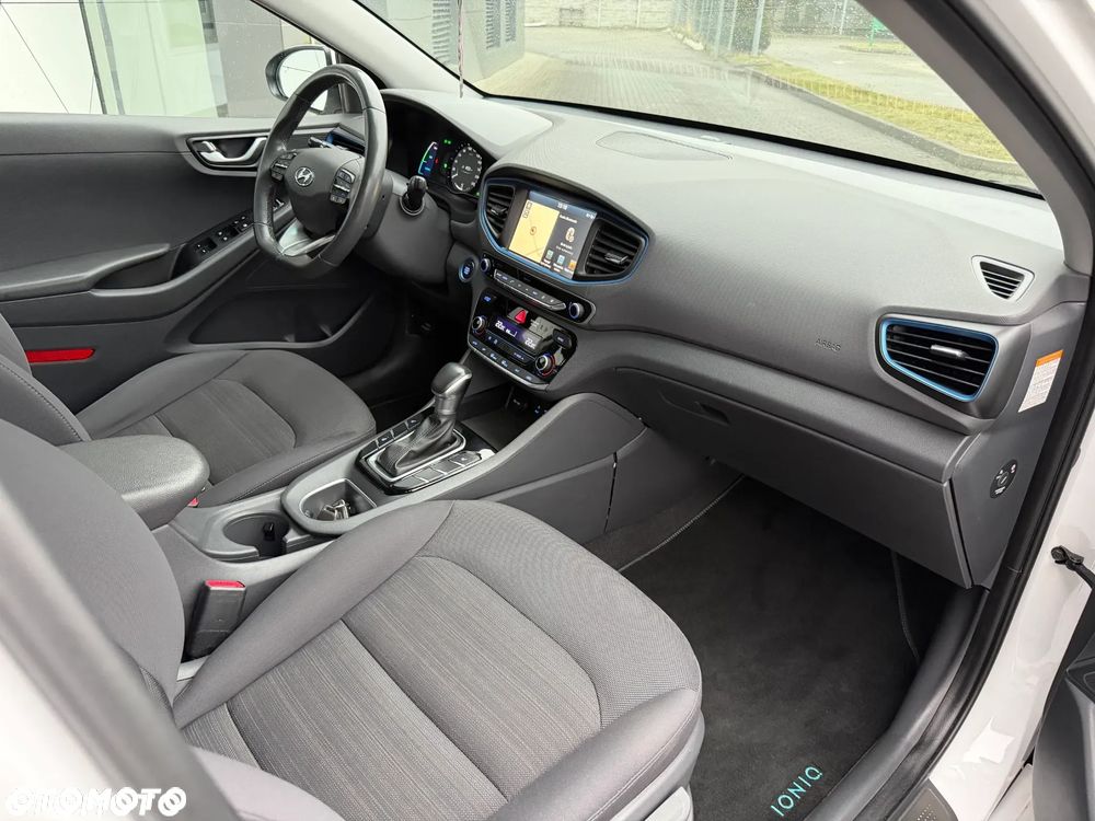 Hyundai IONIQ - 8