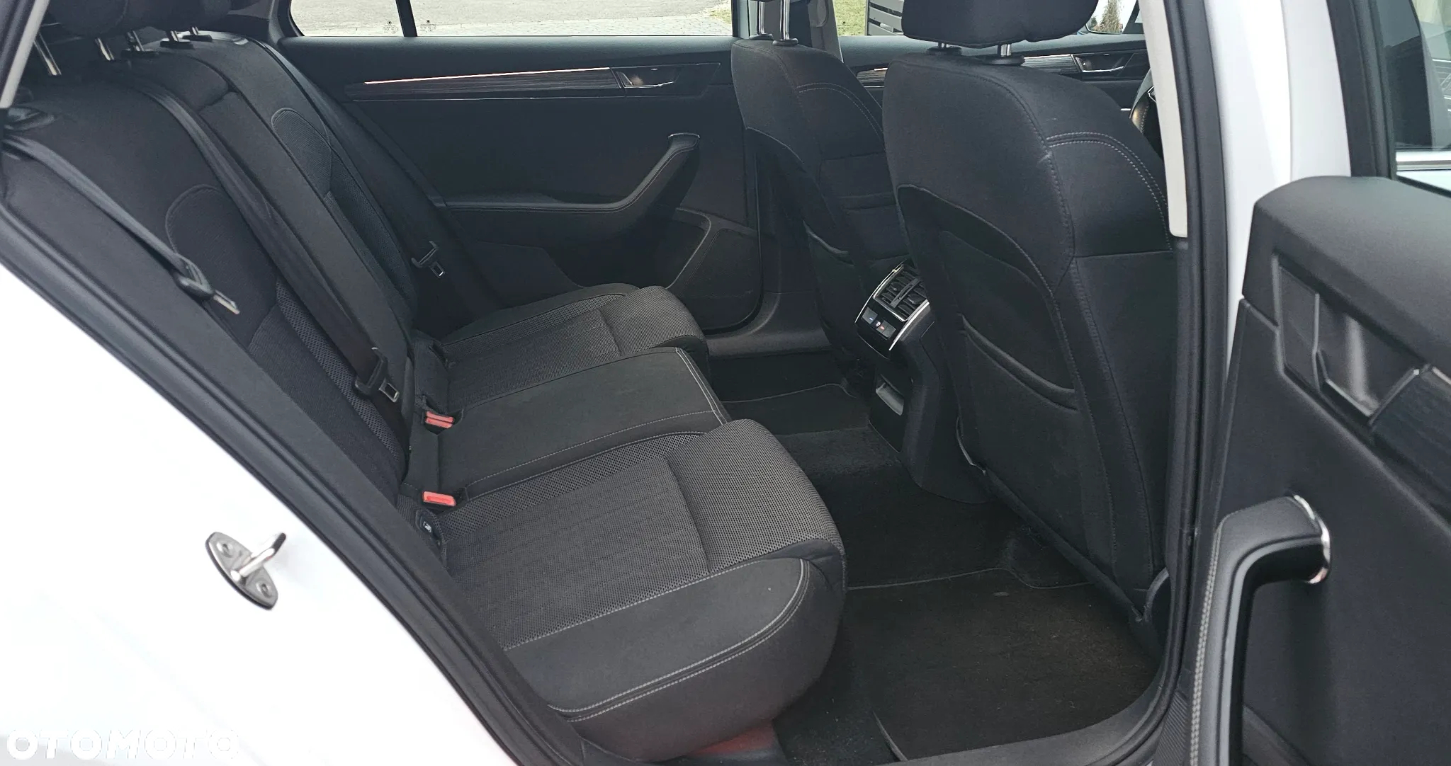 Skoda Superb Combi 2.0 TDI DSG Premium Edition - 20