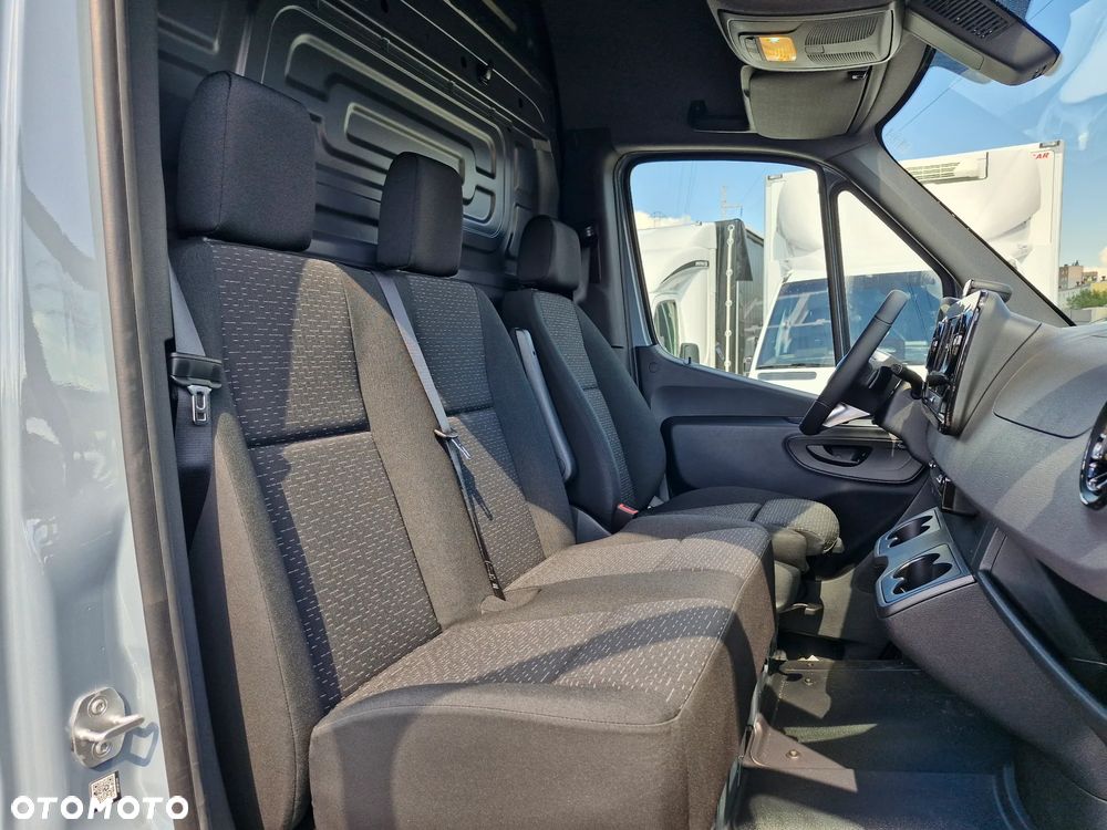 Mercedes-Benz Sprinter - 13