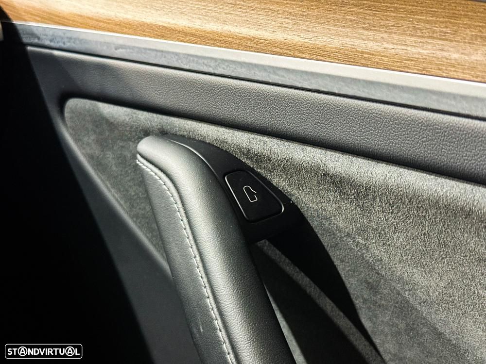 Tesla Model Y Performance Dual Motor AWD - 35