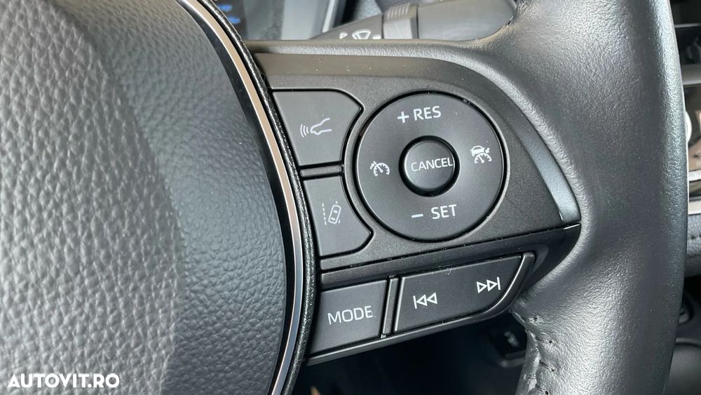 Toyota Corolla 1.8 HSD Business - 28
