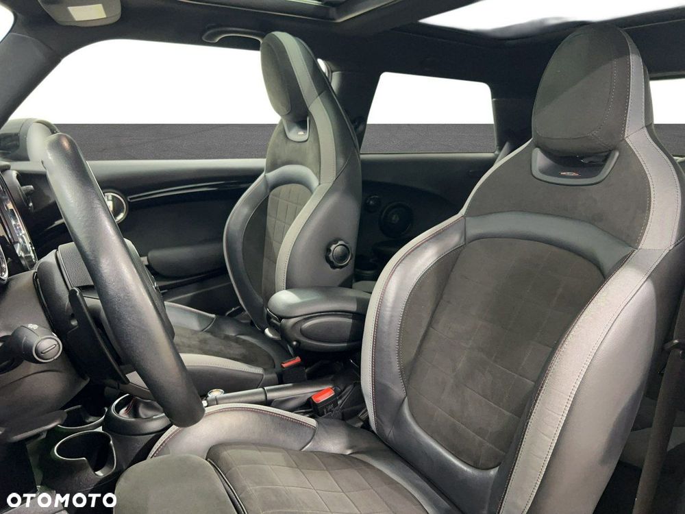 MINI John Cooper Works - 10